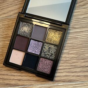 Huda Beauty Wild Jaguar eyeshadow palette